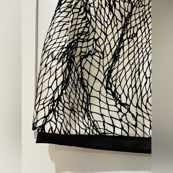 Dolce & Gabbana black and white skirt with silk underlay Size S - Picture 4 of 5